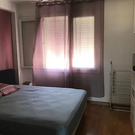 아파트 Appartement, Center 3